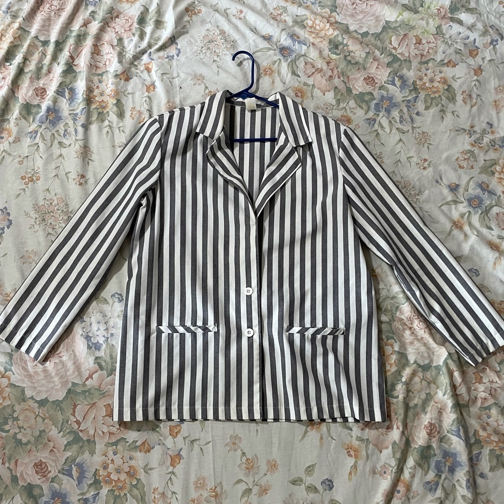 VINTAGE Made in USA, 2X, light gray and white striped blazer, shoulder pads.